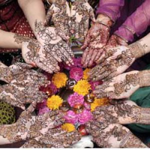 मेहंदी कारोबार! सिर्फ तीन त्यौहारों में ही करोड़ों के वारे न्यारे